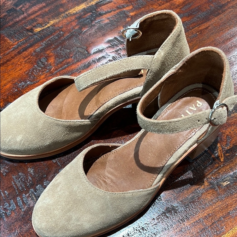Heeled Tan Suede Feminine loafers with Strap